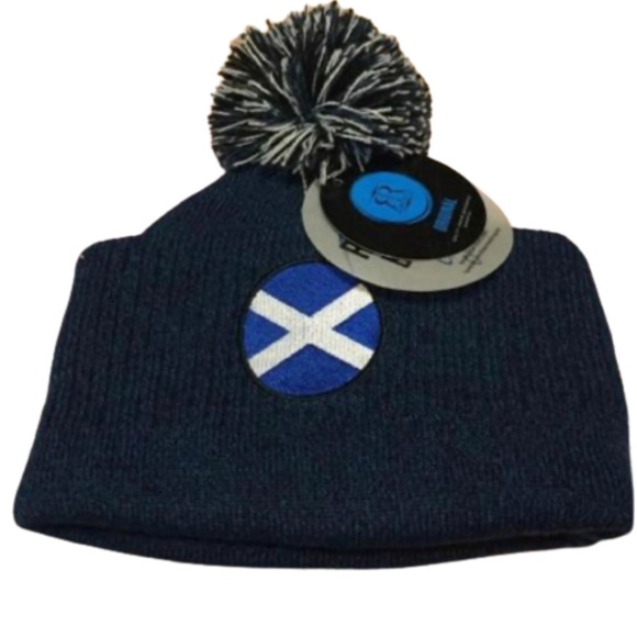 Robin Ruth Other - Winter Hat Robin Ruth Original Pom Pom